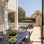 فيلة Mesogeios 39 *