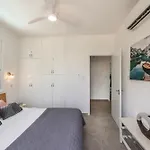Villa Mesogeios 39 *