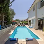 Villa Mesogeios 39 *