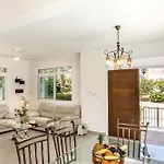 Villa Mesogeios 39 *