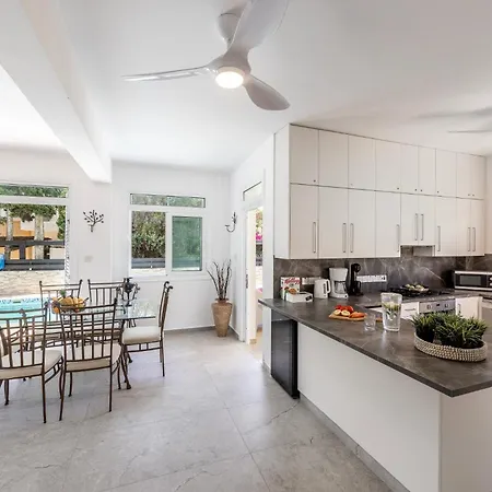 빌라 Mesogeios 39 *