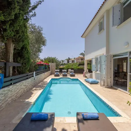 Villa Mesogeios 39 *