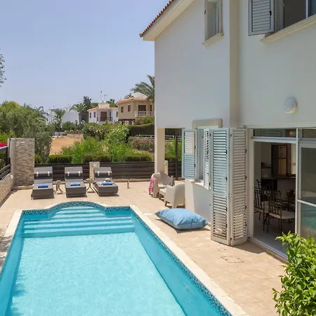 Villa Mesogeios 39 *