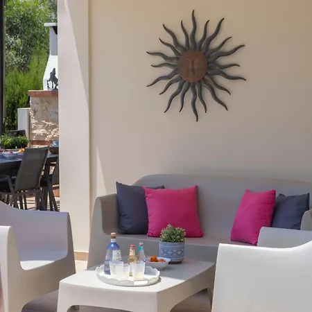Villa Mesogeios 39 *