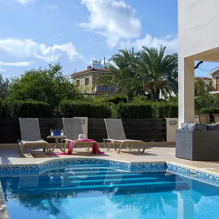 Mesogeios 39 Паралимни