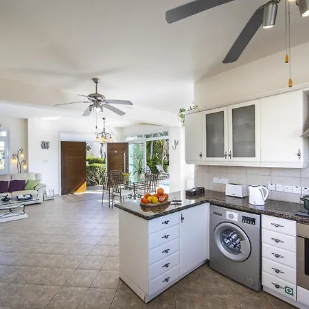 Mesogeios 39 * Паралимни