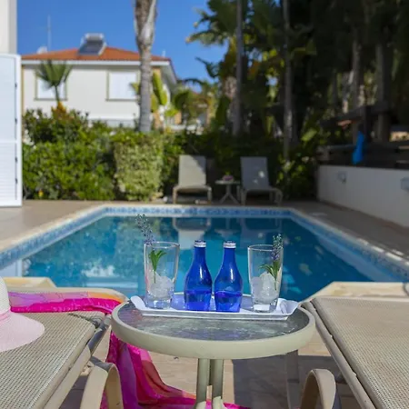 Villa Mesogeios 39 *