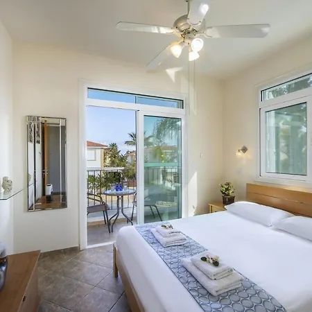 Mesogeios 39 Villa Paralimni